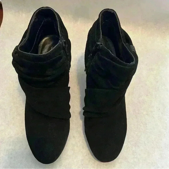 Andrew Gellar Guinevere black suede ankle boots with 3 inch heel EUC side 6 - Picture 5 of 7